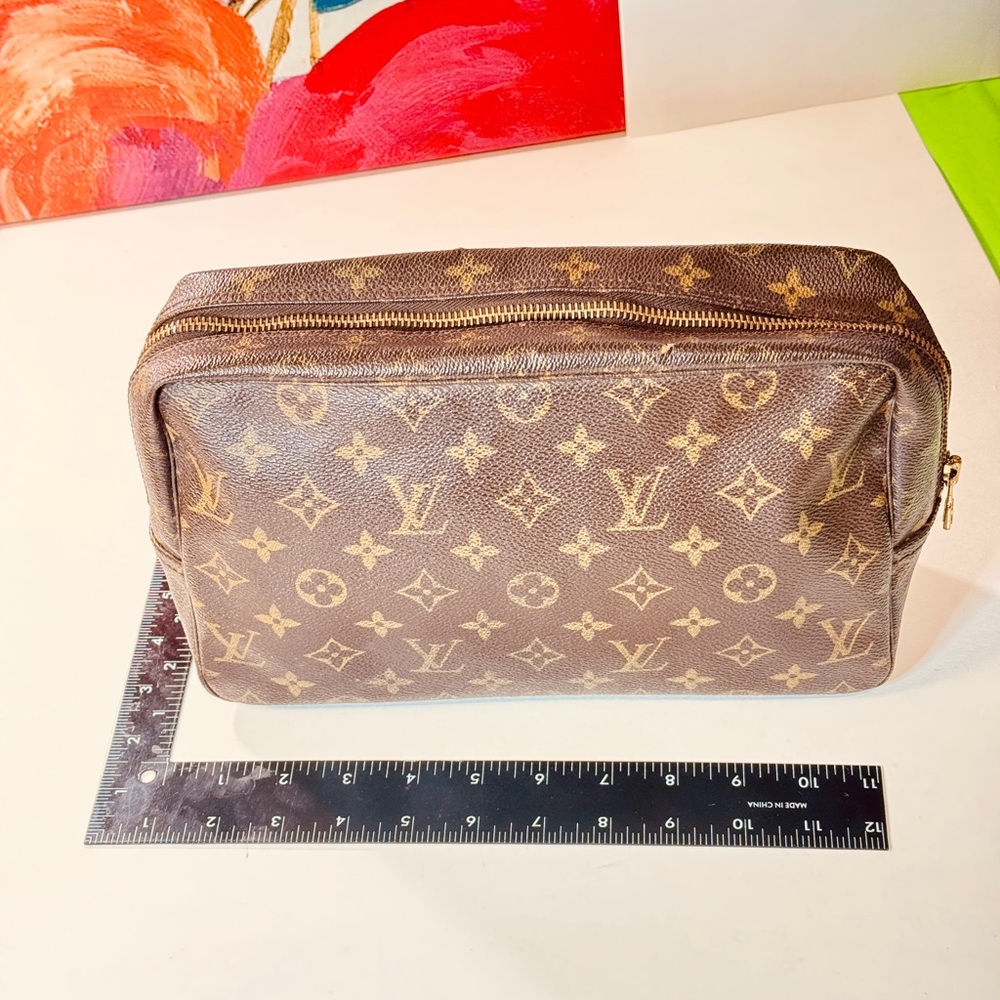 Louis Vuitton Brown and Gold Monogram Toiletry bag - Picture 3 of 15
